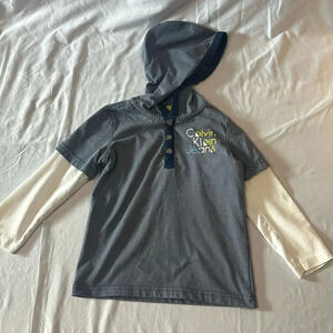 Calvin Klein - long sleeve hooded T-shirt. Size 3T